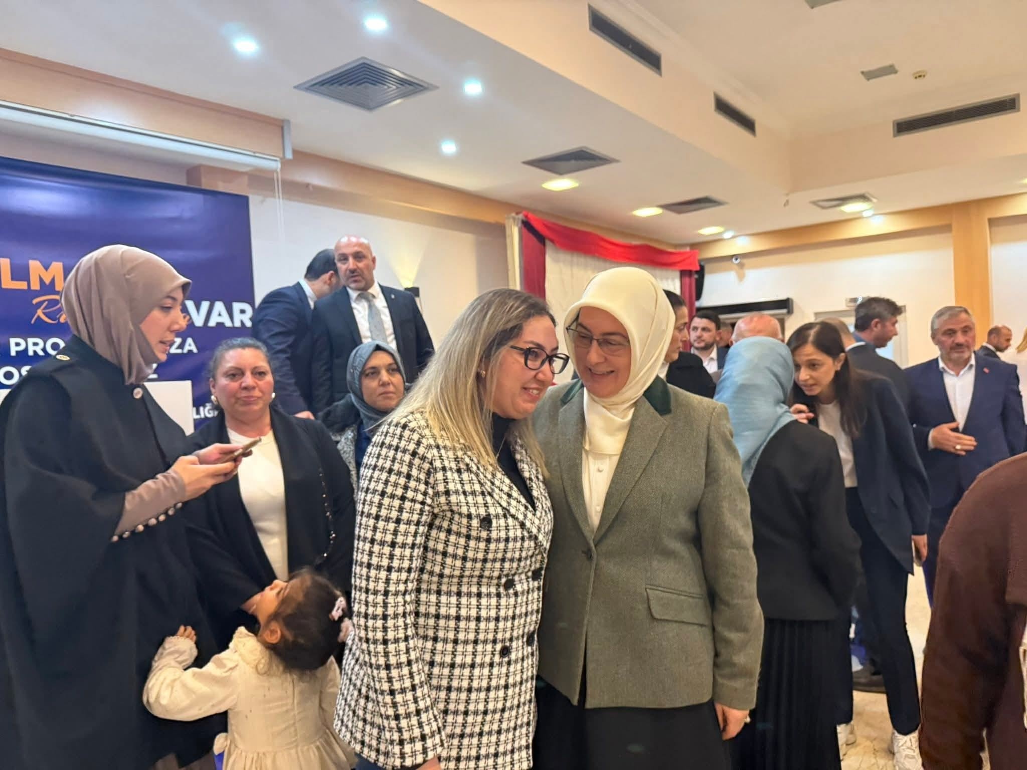 AK Parti Altınova Teşkilatı Geleneksel İftar Programında Buluştu 5 AK Parti Altınova Teşkilatı Geleneksel İftar Programında Buluştu