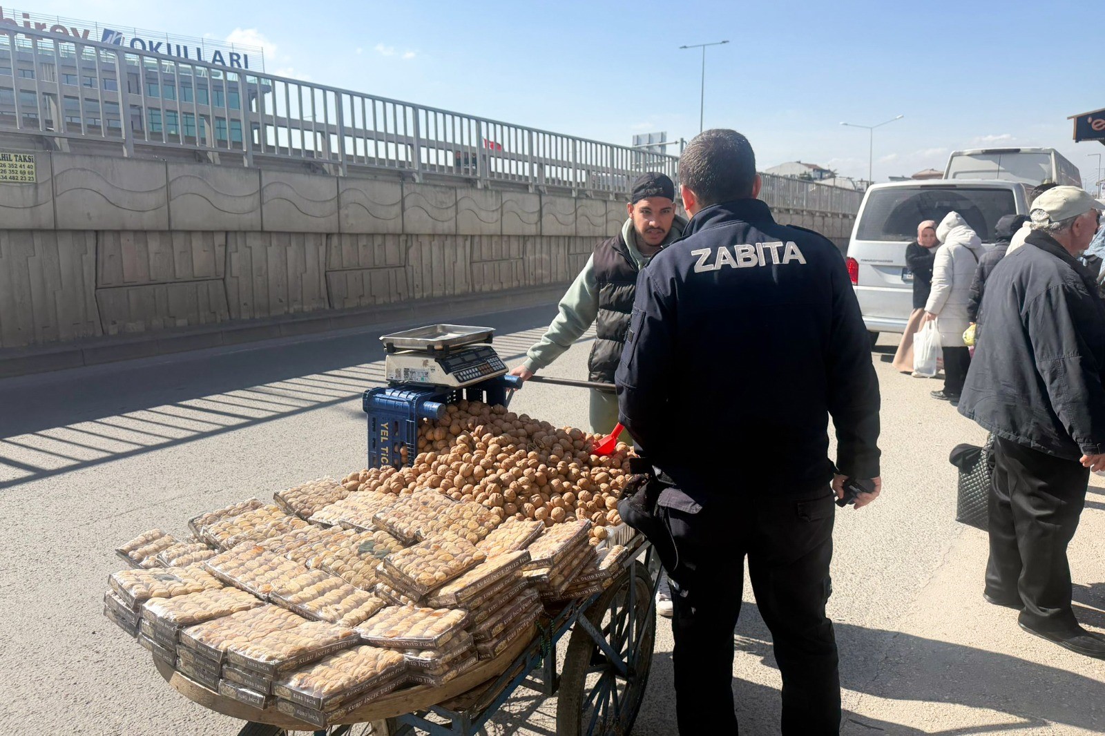 ÇİFTLİKKÖY ZABITASINDAN SEYYAR SATICILARA GEÇİT YOK