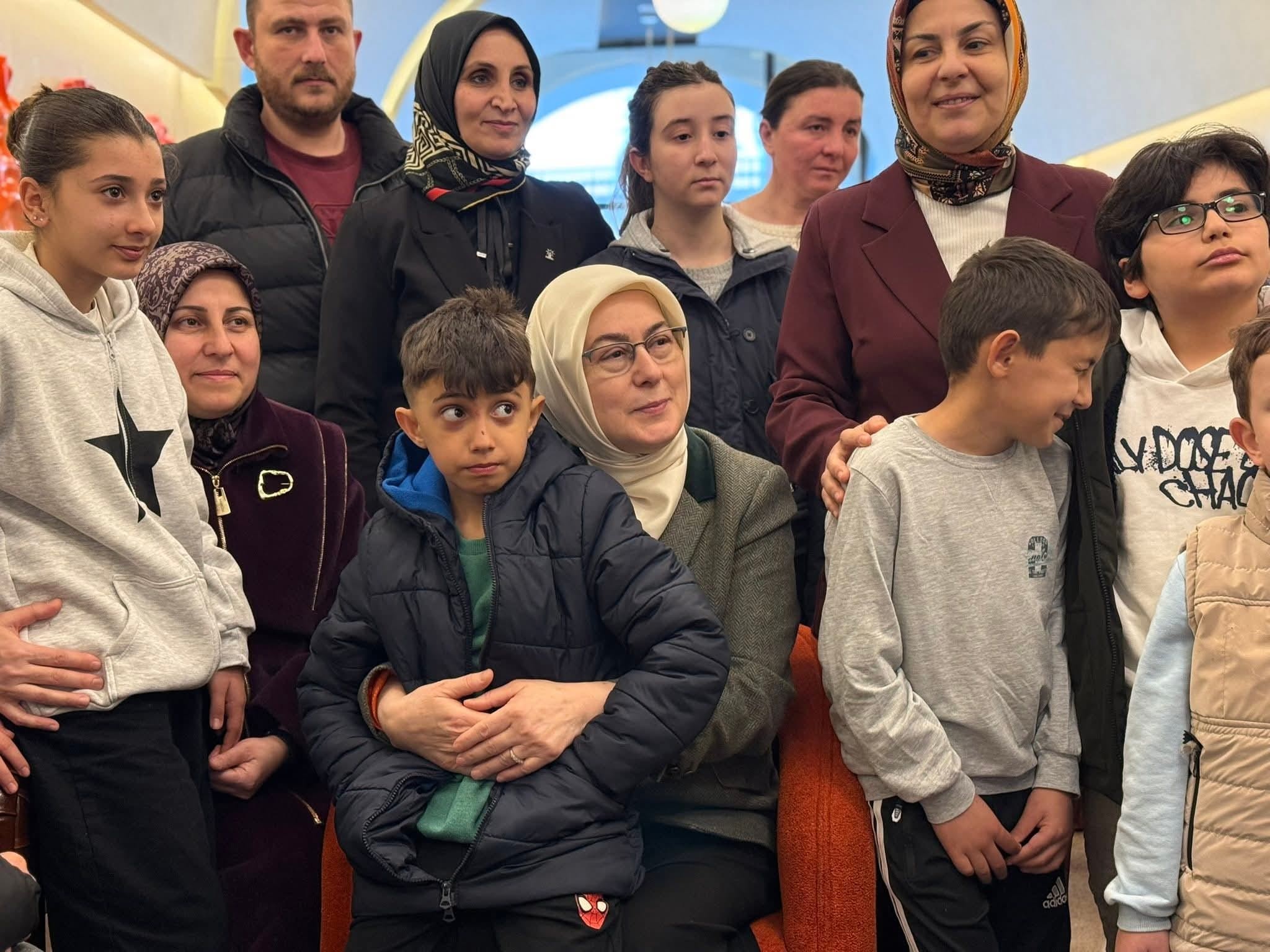 Yalova’da “Arife Çiçekleri” Programı: Çocukların Bayram Sevinci Yüzleri Güldürdü