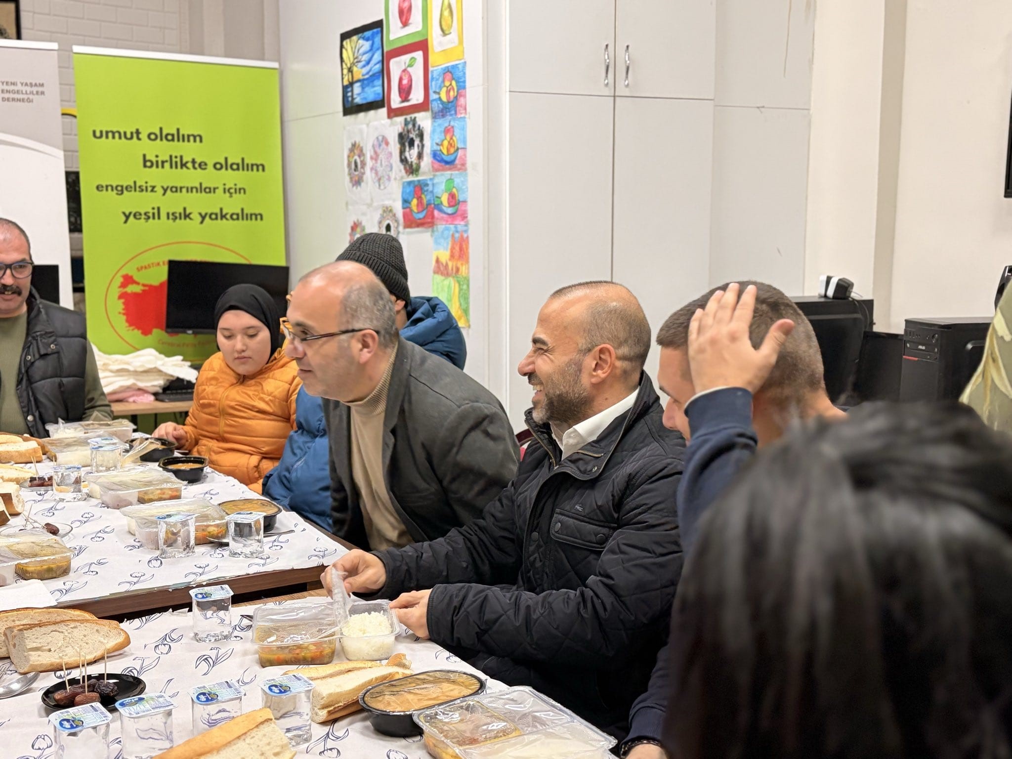 AK Parti Yalova Teşkilatı Engelli Bireyler ve Aileleri İle İftar Sofrasında Buluştu