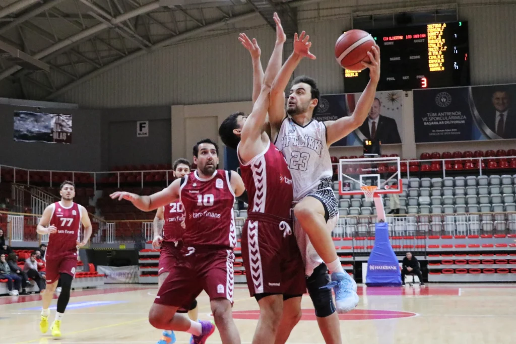 ÇİFTLİKKÖY BELEDİYE’DEN PLAY-OFF ÖNCESİ İTÜ ZAFERİ (80-60)