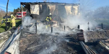 ÇİFTLİKKÖY İTFAİYESİ’NDEN KONTEYNER-KÜTÜPHANE YANGININA HIZLI MÜDAHALE