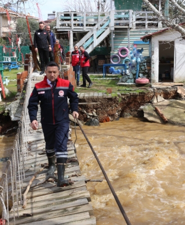 MÜDÜR İLMEÇ YAĞIŞ SONRASI TAŞKIN ALANLARINI İNCELEDİ