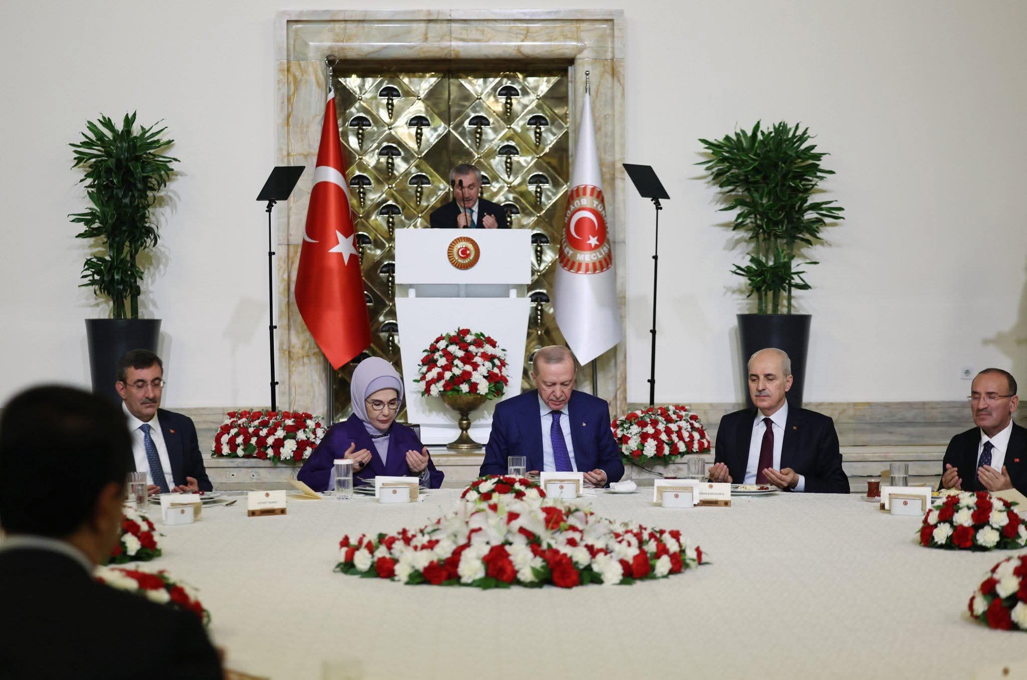 AK Parti Yalova Milletvekili Meliha Akyol, TBMM’de Cumhurbaşkanı Erdoğan’ın Katıldığı İftar Programına Katıldı 4 AK Parti Yalova Milletvekili Meliha Akyol, TBMM’de Cumhurbaşkanı Erdoğan’ın Katıldığı İftar Programına Katıldı