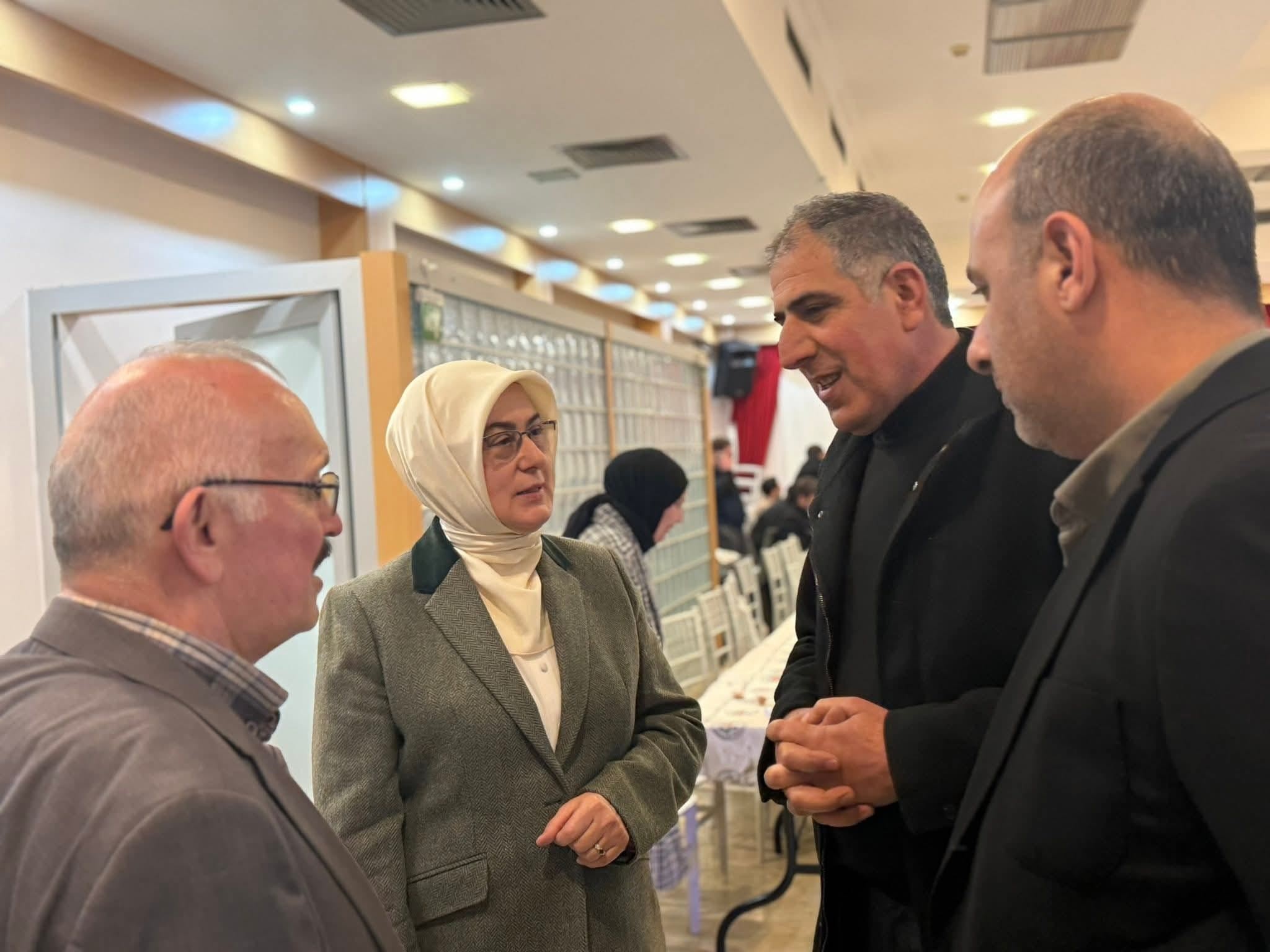 AK Parti Altınova Teşkilatı Geleneksel İftar Programında Buluştu 8 AK Parti Altınova Teşkilatı Geleneksel İftar Programında Buluştu