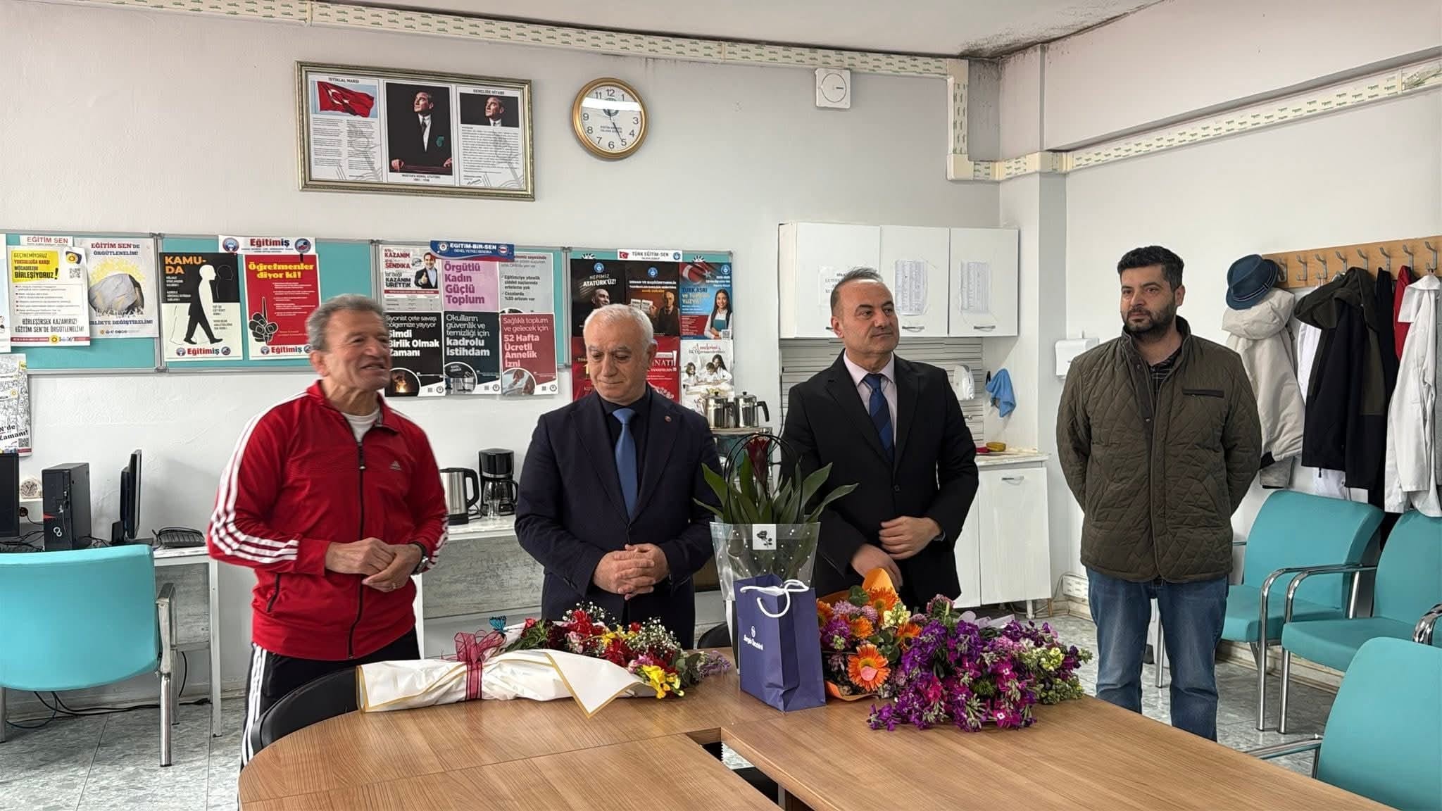 Yalova’nın Efsane Beden Eğitimi Öğretmeni Mehmet Kenan Bektaş Emekli Oldu