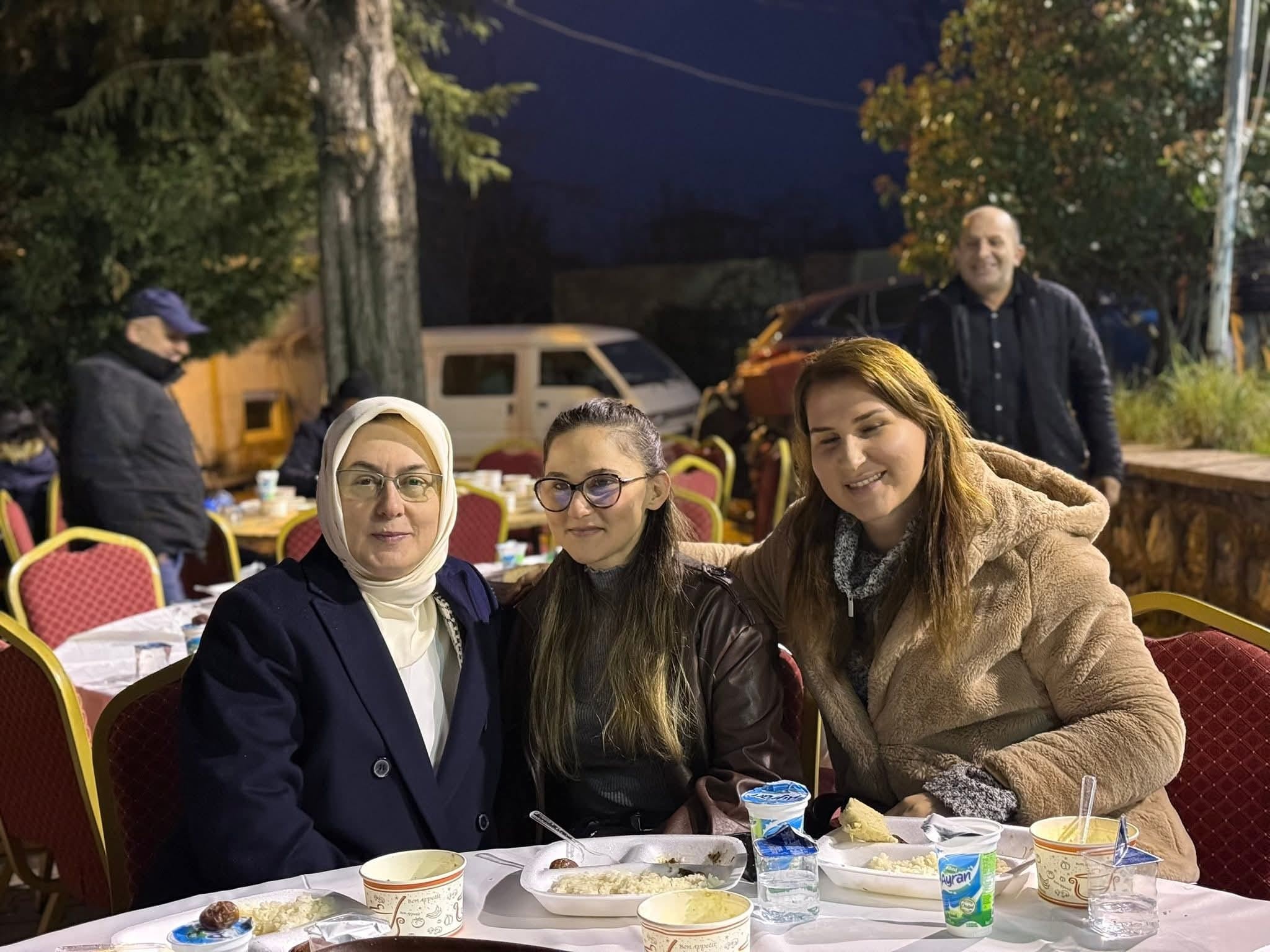 Yalova Milletvekili Meliha Akyol Akköy’de Gönül Sofrasında Hemşehrileriyle Buluştu 4 Yalova Milletvekili Meliha Akyol Akköy’de Gönül Sofrasında Hemşehrileriyle Buluştu