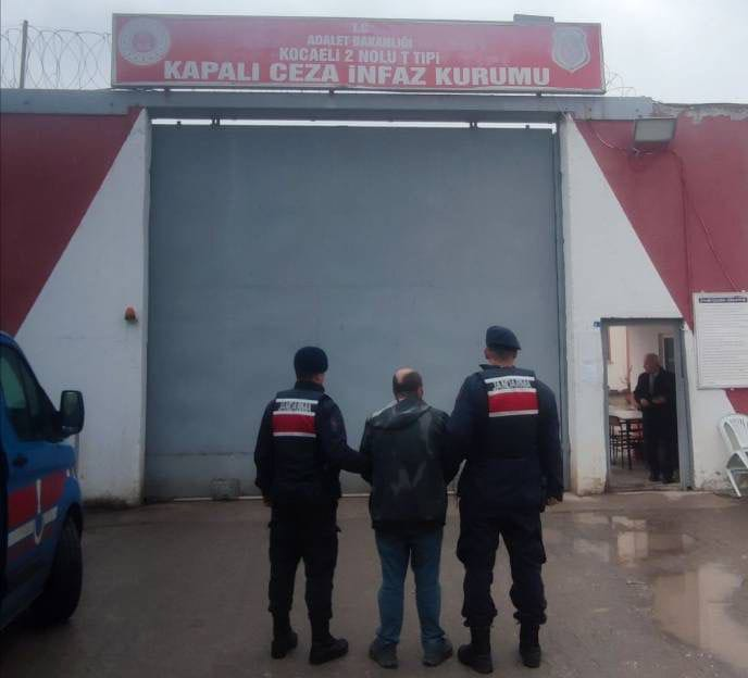 Yalova’da 18 Yıl Hapis Cezalı Firari Hükümlü Termal’de Yakalandı 4 Yalova’da 18 Yıl Hapis Cezalı Firari Hükümlü Termal’de Yakalandı
