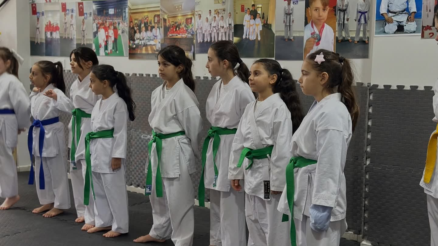 Teşvikiye’de Karate Gururu: Kuşak Sınavını Başarıyla Tamamlayan Sporcular Diplomalarını Aldı 5 Teşvikiye’de Karate Gururu: Kuşak Sınavını Başarıyla Tamamlayan Sporcular Diplomalarını Aldı