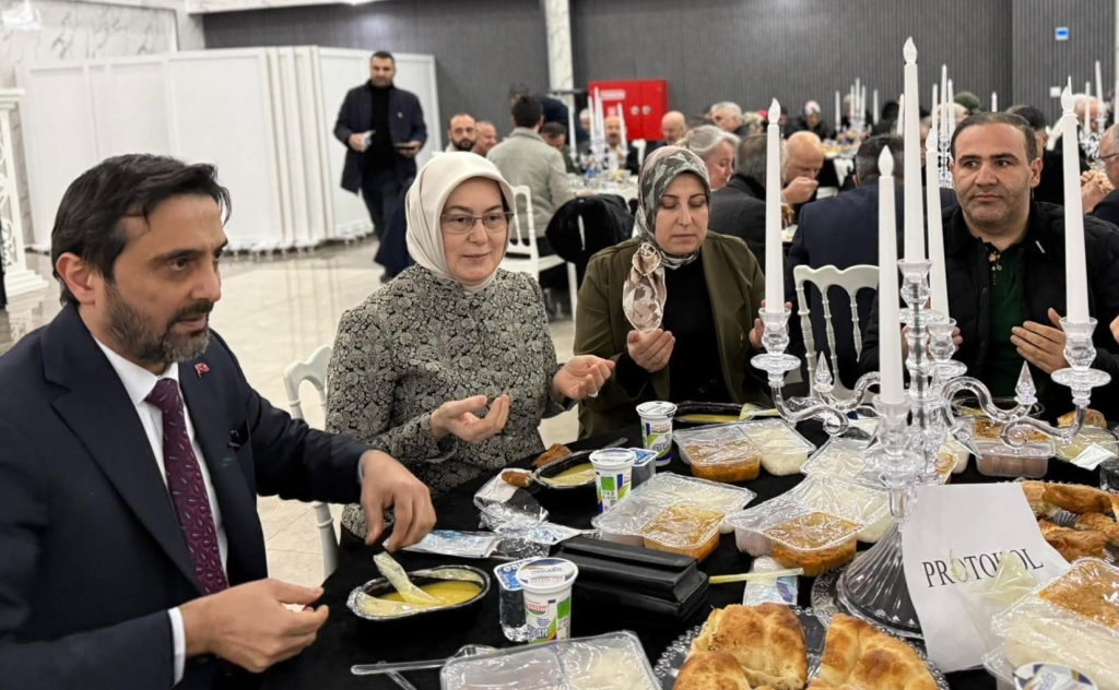 AK Parti Çiftlikköy Teşkilatı Geleneksel İftar Sofrasında Buluştu