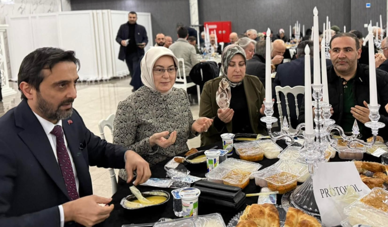 AK Parti Çiftlikköy Teşkilatı Geleneksel İftar Sofrasında Buluştu
