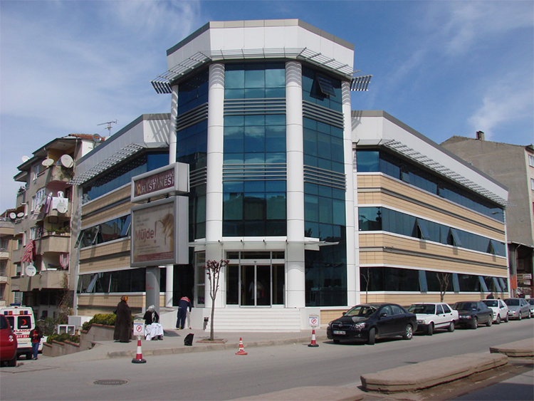 Yalova’da Sağlıkta Güçlü Vizyon: Aktif Hospital Müdürü Tarkan Üstünçelik’e Ziyaret