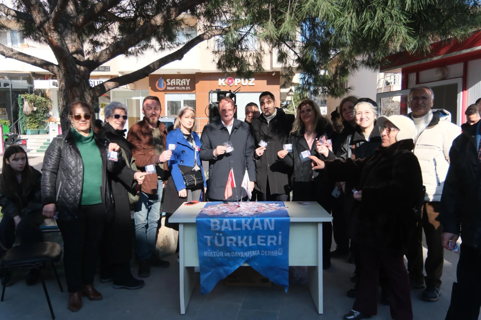 BAŞKAN YELE'DEN ÇİFTLİKKÖYLÜLERE MARTENİÇKA HEDİYESİ