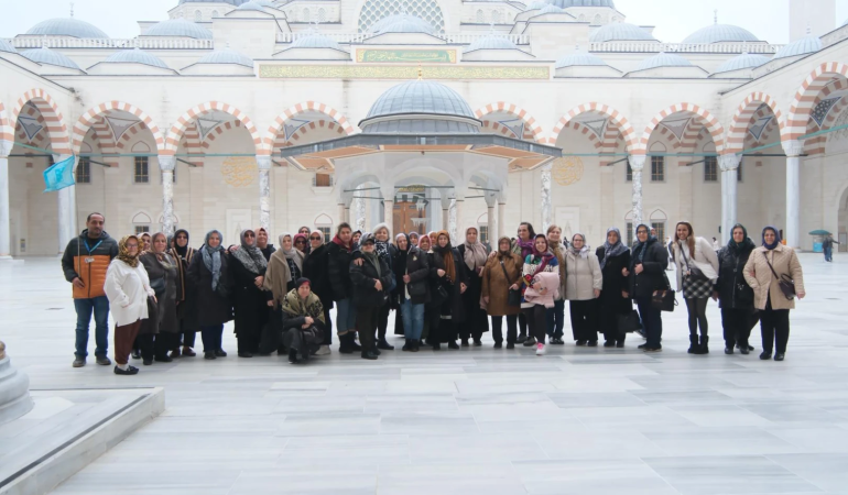 ÇİFTLİKKÖYLÜ KADINLAR İSTANBUL CAMİLERİ TURU’NDA 6 ÇİFTLİKKÖYLÜ KADINLAR İSTANBUL CAMİLERİ TURU’NDA