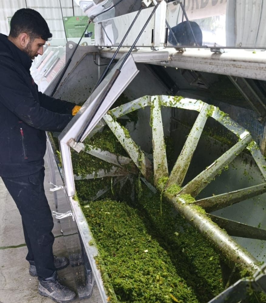 Çınarcık’ta Pazar Atıkları Gübreye Dönüşüyor: Organik Atıklar Toprağa Can Olacak 7 Çınarcık’ta Pazar Atıkları Gübreye Dönüşüyor: Organik Atıklar Toprağa Can Olacak