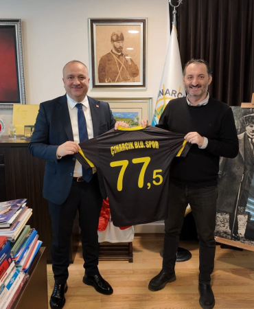 Çınarcık’ta Spor ve Sağlık İçin İki Önemli Adım: Başkan Avni Kurt Taraftar Formasıyla Onurlandırıldı