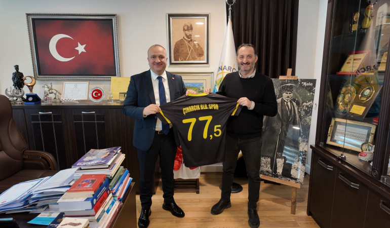 Çınarcık’ta Spor ve Sağlık İçin İki Önemli Adım: Başkan Avni Kurt Taraftar Formasıyla Onurlandırıldı