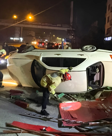 ÇİFTLİKKÖY İTFAİYESİ DEVRİLEN ARACA MÜDAHALE ETTİ