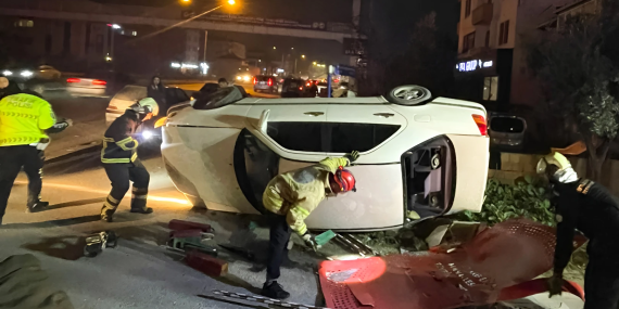 ÇİFTLİKKÖY İTFAİYESİ DEVRİLEN ARACA MÜDAHALE ETTİ