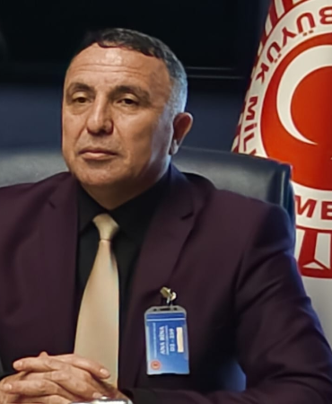 Ayhan Polat: “Belediye Meclisi Duyuruları Yerel Basın Üzerinden Yapılmalı”