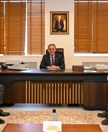 Atakent Hastanesi Yönetiminden Vali Usta’ya Hayırlı Olsun Ziyareti