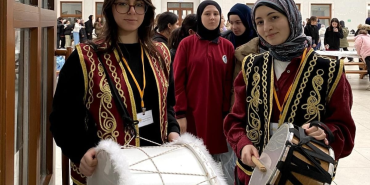 Zehra Ekşinozlugil Anadolu İmam Hatip Lisesi’nde Geleneksel Zeka İftarı Coşkusu