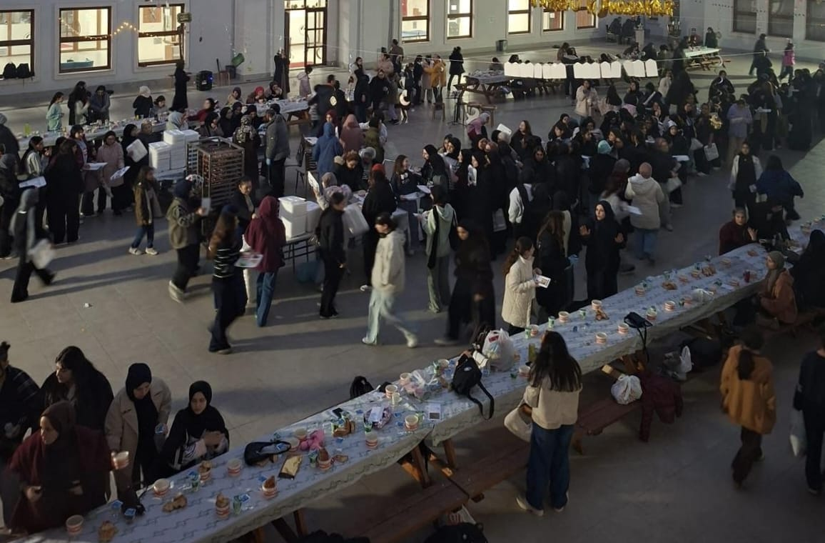 Zehra Ekşinozlugil Anadolu İmam Hatip Lisesi’nde Geleneksel Zeka İftarı Coşkusu