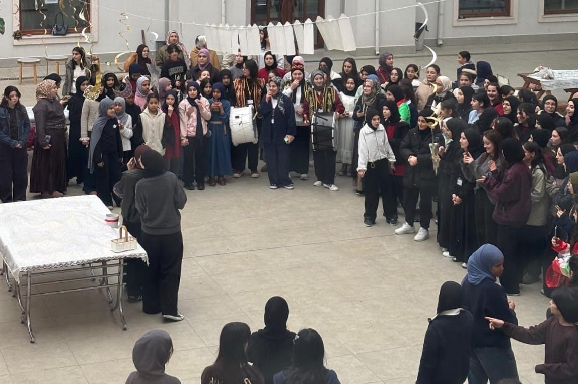 Zehra Ekşinozlugil Anadolu İmam Hatip Lisesi’nde Geleneksel Zeka İftarı Coşkusu