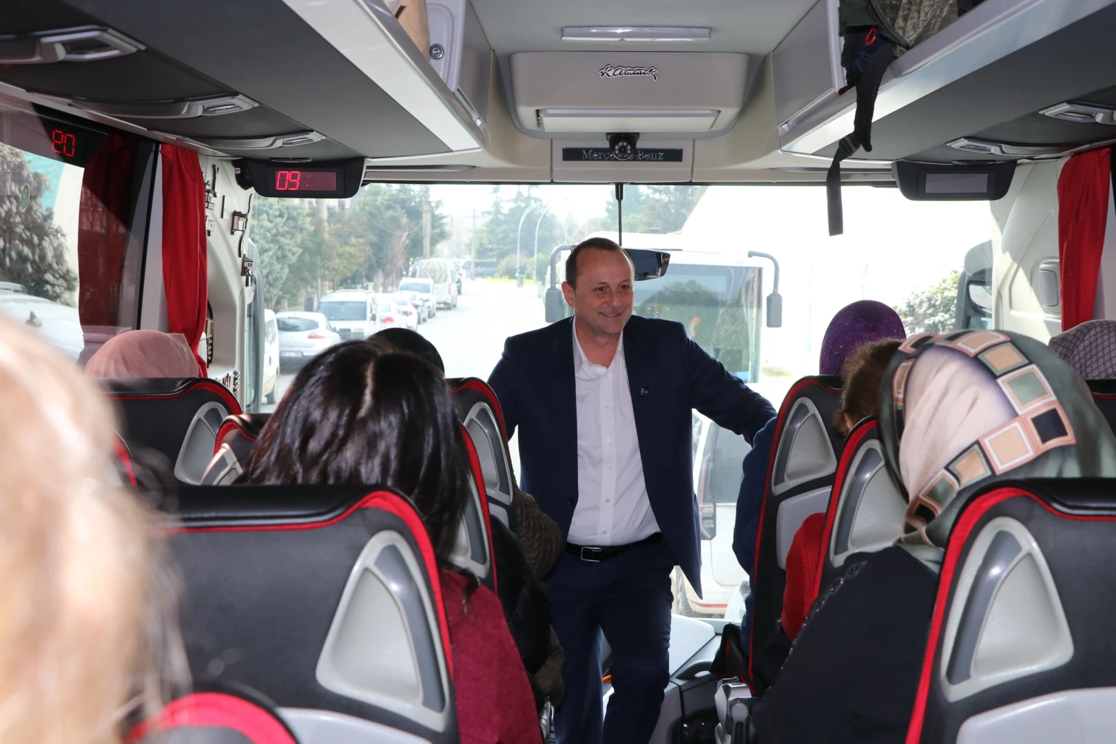 ÇİFTLİKKÖYLÜ KADINLARI CAMİLER TURUNA BAŞKAN YELE YOLCULADI