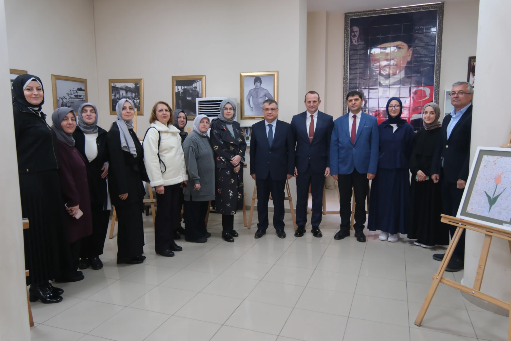ÇİFTLİKKÖY’DE DÜNYA KADINLAR GÜNÜ SERGİSİ SANATSEVERLERLE BULUŞTU