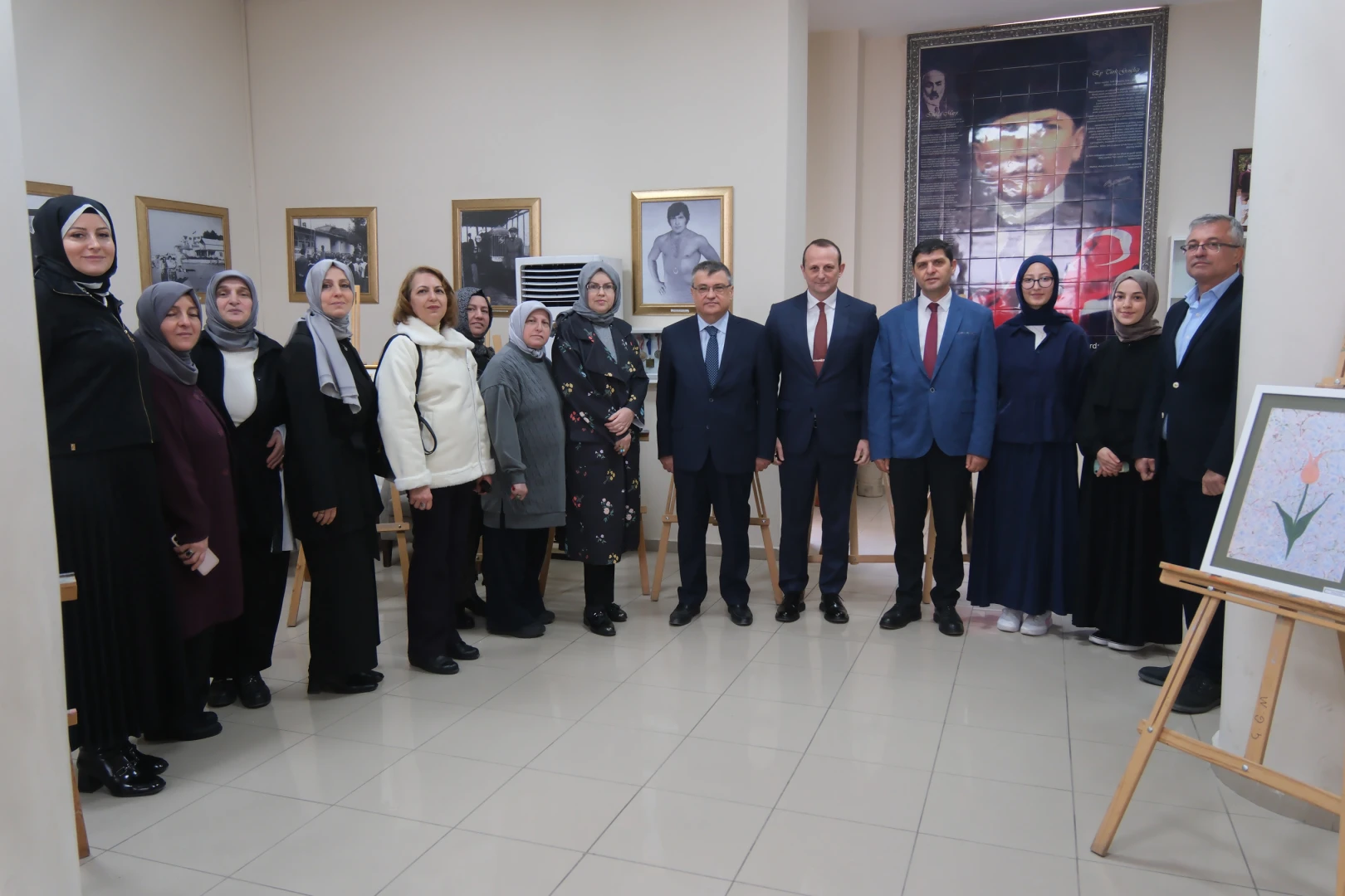 ÇİFTLİKKÖY’DE DÜNYA KADINLAR GÜNÜ SERGİSİ SANATSEVERLERLE BULUŞTU