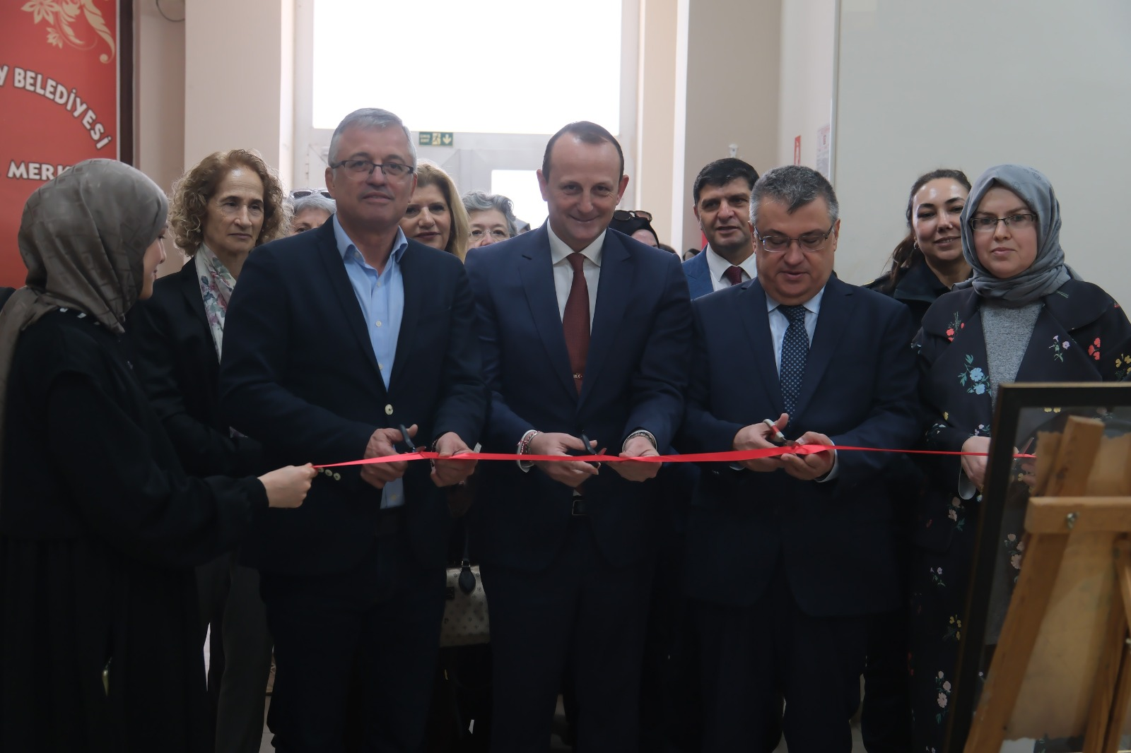 ÇİFTLİKKÖY’DE DÜNYA KADINLAR GÜNÜ SERGİSİ SANATSEVERLERLE BULUŞTU