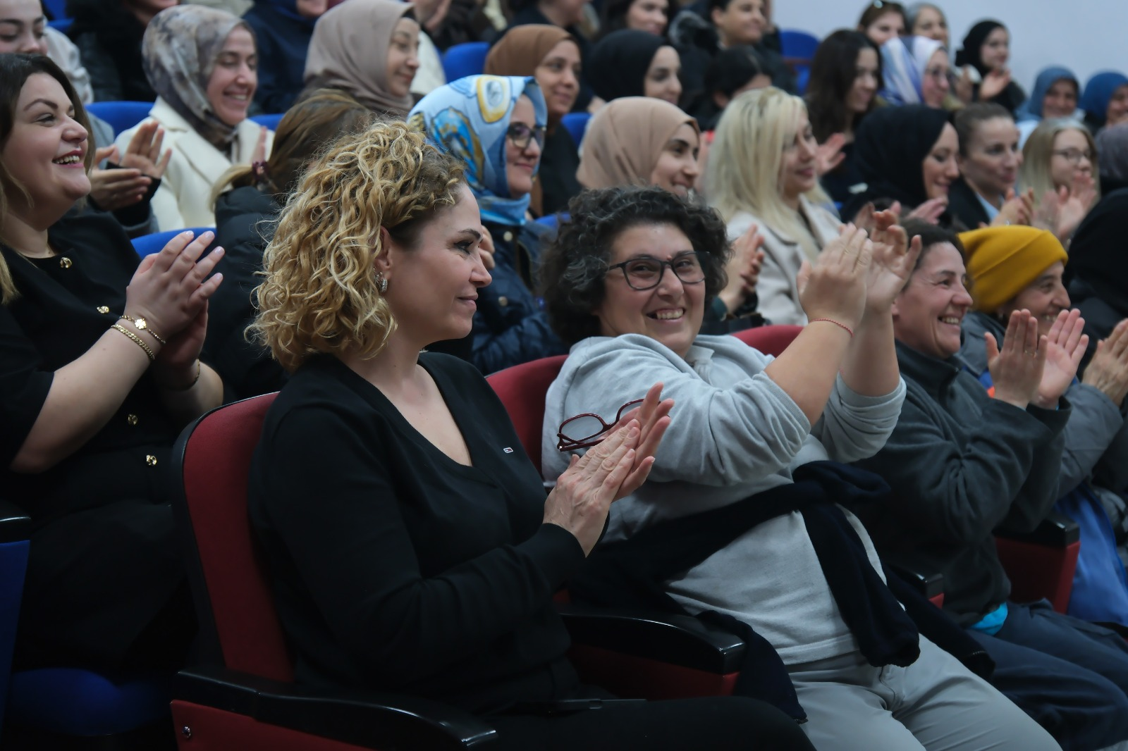 BAŞKAN YELE KADIN ÇALIŞANLARININ GÜNÜNÜ KUTLADI