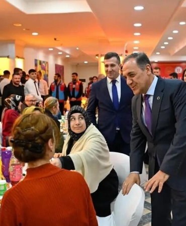 Yalova Valisi Ahmet Hamdi Usta, Çocuklar ve Aileleriyle İftar Sofrasında Buluştu