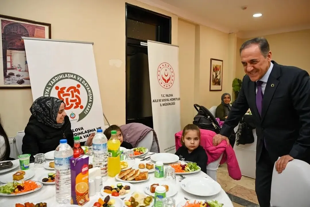 Yalova Valisi Ahmet Hamdi Usta, Çocuklar ve Aileleriyle İftar Sofrasında Buluştu