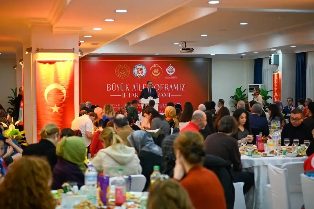 Yalova Valisi Ahmet Hamdi Usta, Çocuklar ve Aileleriyle İftar Sofrasında Buluştu