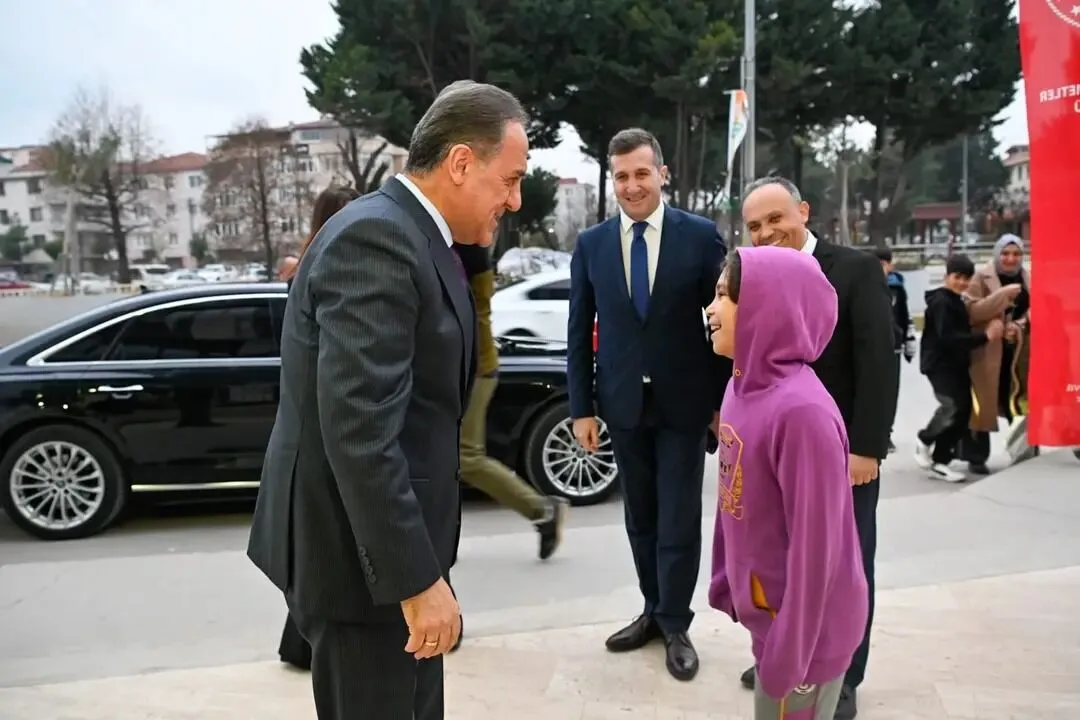 Yalova Valisi Ahmet Hamdi Usta, Çocuklar ve Aileleriyle İftar Sofrasında Buluştu