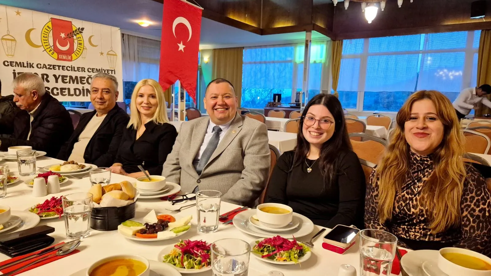 Gemlik Gazeteciler Cemiyeti Üyeleri İftar Sofrasında Buluştu