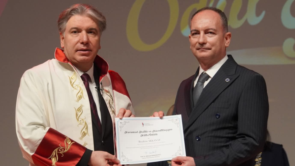 Yalova Üniversitesi’nden YTSO’ya Kurumsal Kalite Ödülü