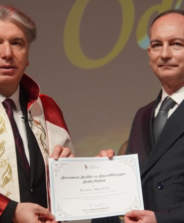 Yalova Üniversitesi’nden YTSO’ya Kurumsal Kalite Ödülü