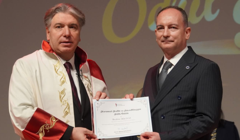 Yalova Üniversitesi’nden YTSO’ya Kurumsal Kalite Ödülü