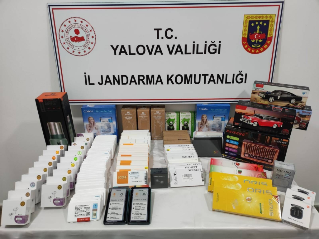 Yalova’da Kaçakçılığa Jandarma Darbesi: Çok Sayıda Kaçak Cep Telefonu ve Bandrolsüz Sigara Ele Geçirildi