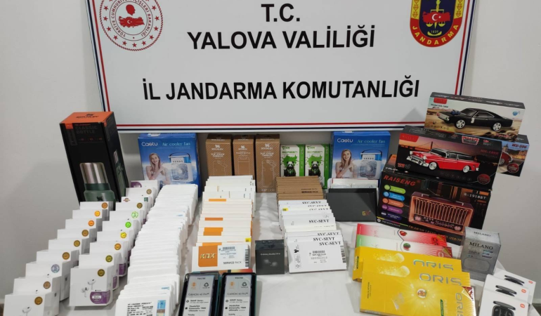 Yalova’da Kaçakçılığa Jandarma Darbesi: Çok Sayıda Kaçak Cep Telefonu ve Bandrolsüz Sigara Ele Geçirildi