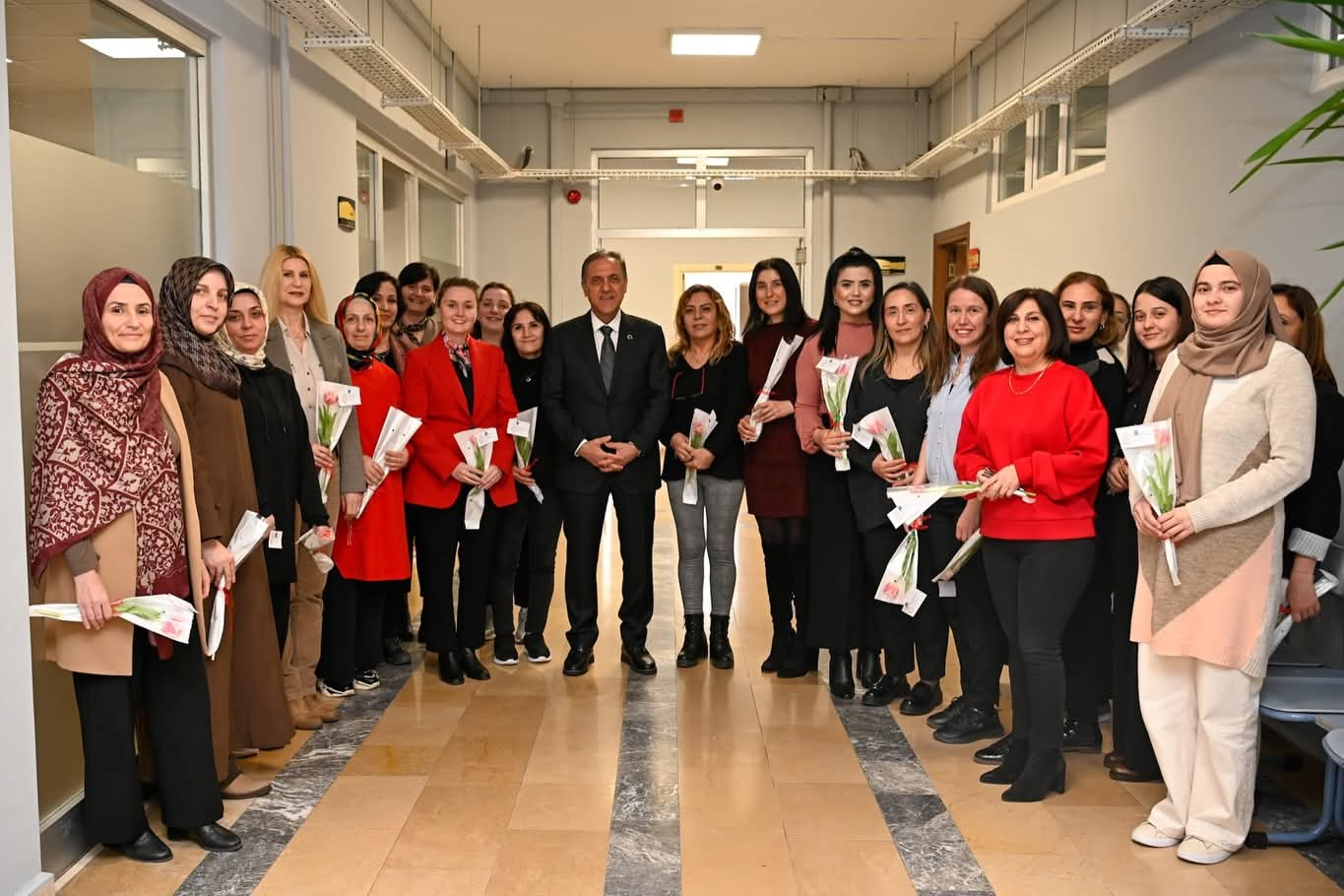 Yalova Valisi Usta’dan Kadın Personele 8 Mart Ziyareti
