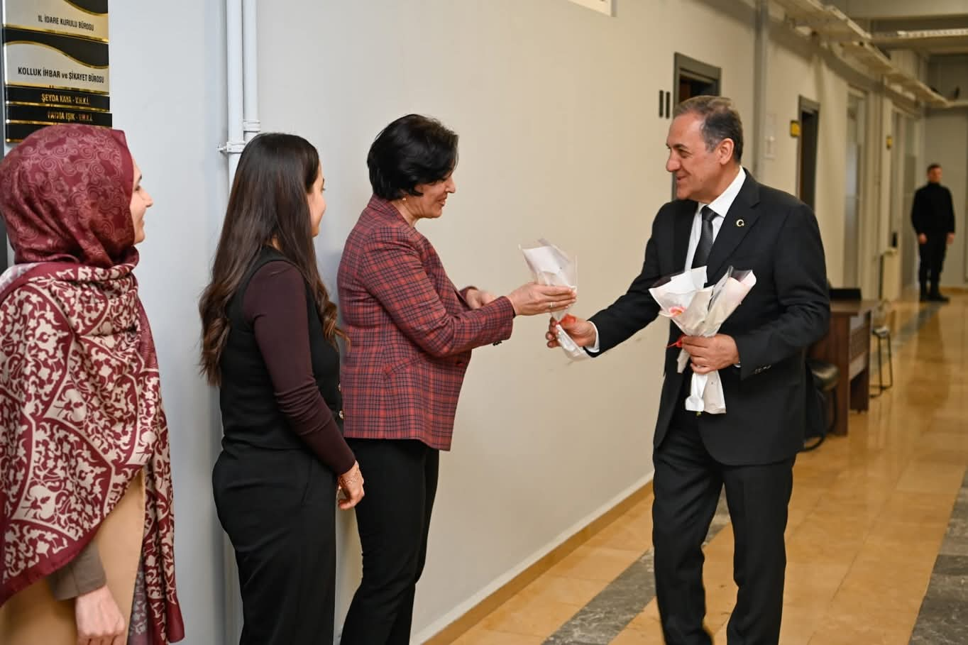 Yalova Valisi Usta’dan Kadın Personele 8 Mart Ziyareti