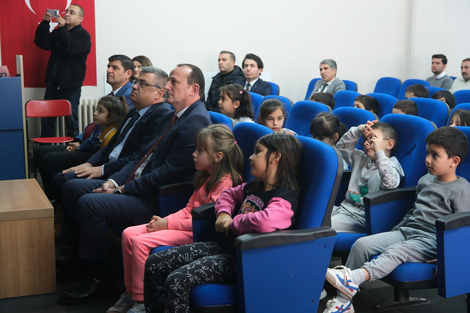 NİLAY ÖĞRETMEN ÇİFTLİKKÖYLÜ ÇOCUKLARA DEPREM BİLİNCİNİ ANLATTI