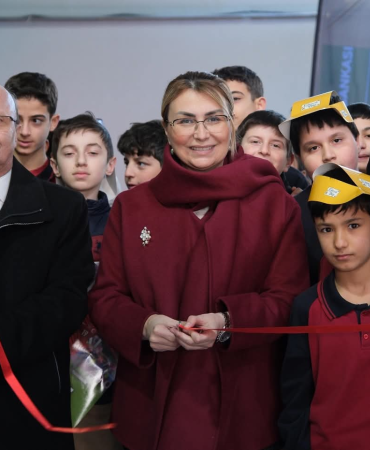 Altınova’da Kitap Günleri Kapılarını Açtı: Başkan Yasemin Fazlaca Öğrencilerle Buluştu