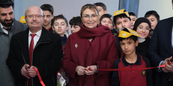 Altınova’da Kitap Günleri Kapılarını Açtı: Başkan Yasemin Fazlaca Öğrencilerle Buluştu