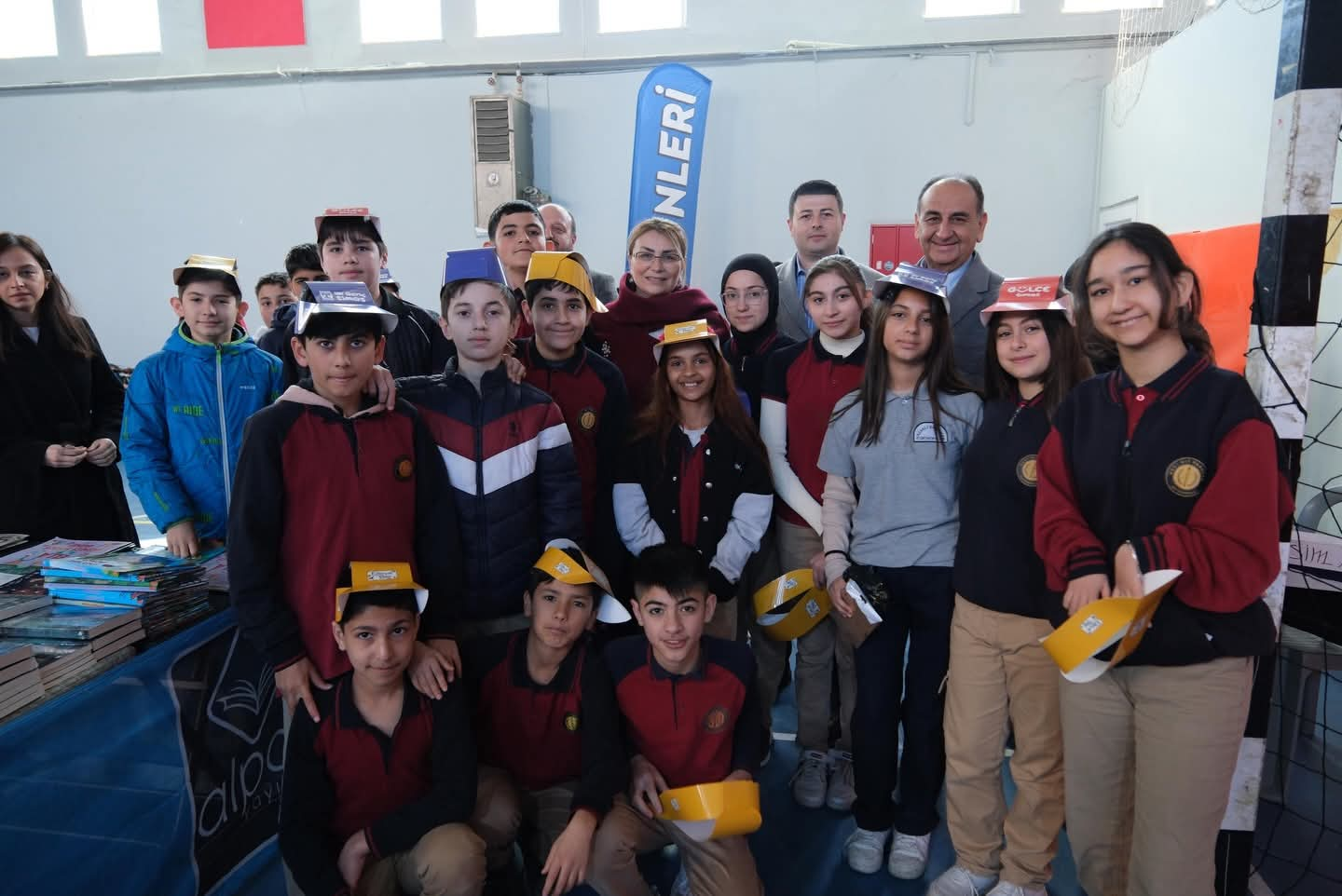 Altınova’da Kitap Günleri Kapılarını Açtı: Başkan Yasemin Fazlaca Öğrencilerle Buluştu