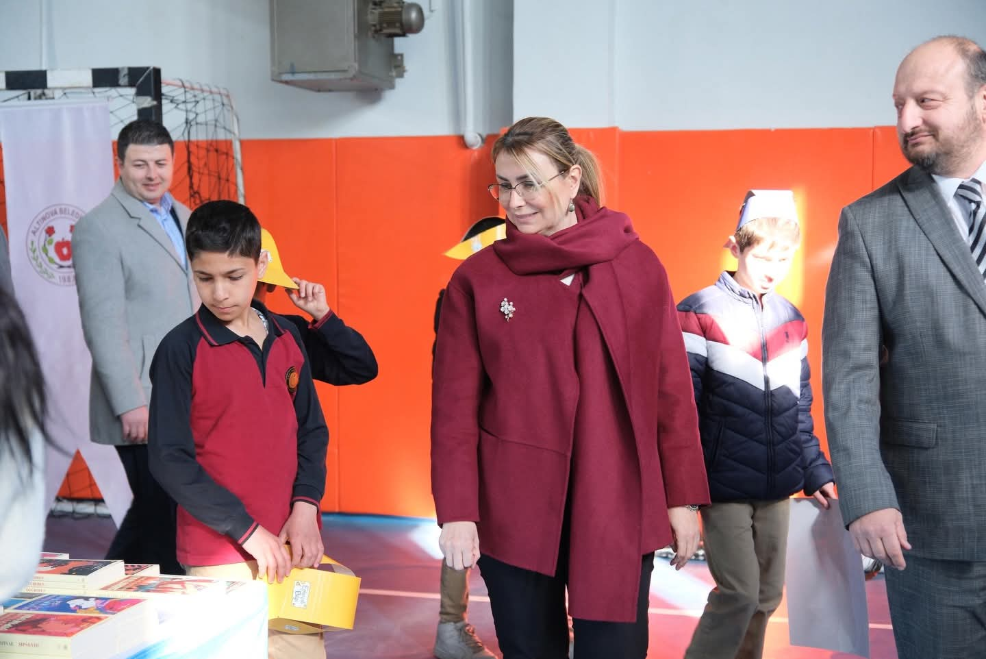 Altınova’da Kitap Günleri Kapılarını Açtı: Başkan Yasemin Fazlaca Öğrencilerle Buluştu